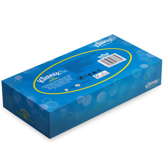 Eine rechteckige blaue Schachtel Kleenex® Kosmetiktücher - Standard / Weiß von Kimberly-Clark GmbH zeigt die Rückseite mit Produktinformation, Barcode und Branding. Ihr Muster aus hellblauen Kreisen und gelben Konturen ist ideal für die Gesichtsreinigung.