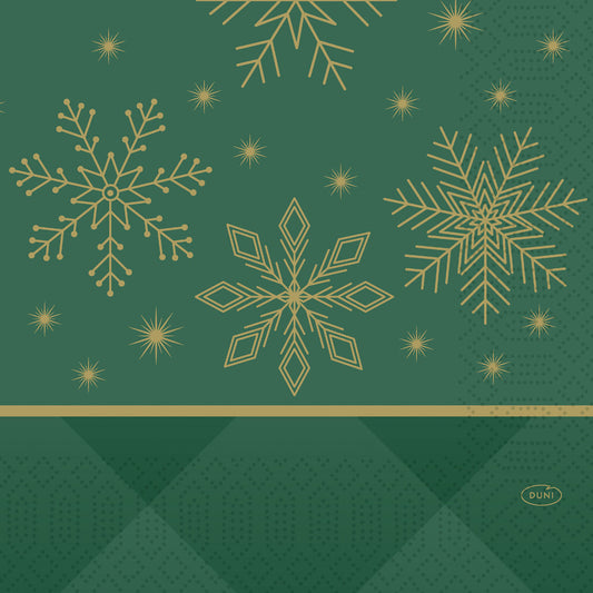 Die Duni GmbH Servietten 33x33 3lagig 1/4 Rhombus grün haben einen grünen Hintergrund mit goldenen Schneeflocken, Sternen, geometrischen Akzenten, einer horizontalen goldenen Linie und einem ovalen Duni-Logo - ideal für festlich gedeckte Tische. Packung: 250 Stück.