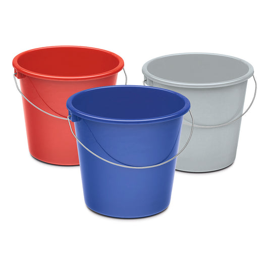 Drei Nölle Profi Brush Haushaltseimer 10 Liter Kunststoff von Nölle Profi Brush Bürsten- & Pinseltechnik e.K. - ein roter, ein blauer und ein grauer - sind mit Metallgriffen dicht nebeneinander auf weißem Grund abgebildet.