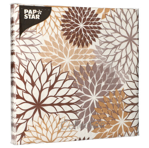 Eine Packung mit 20 3-lagigen Servietten (40x40 cm, 1/4-Falz) der PAPSTAR GmbH zeigt ein florales Muster in Braun, Beige und Hellgrau auf Weiß und wird in einer transparenten Verpackung geliefert, die das stilvolle Design sichtbar macht.