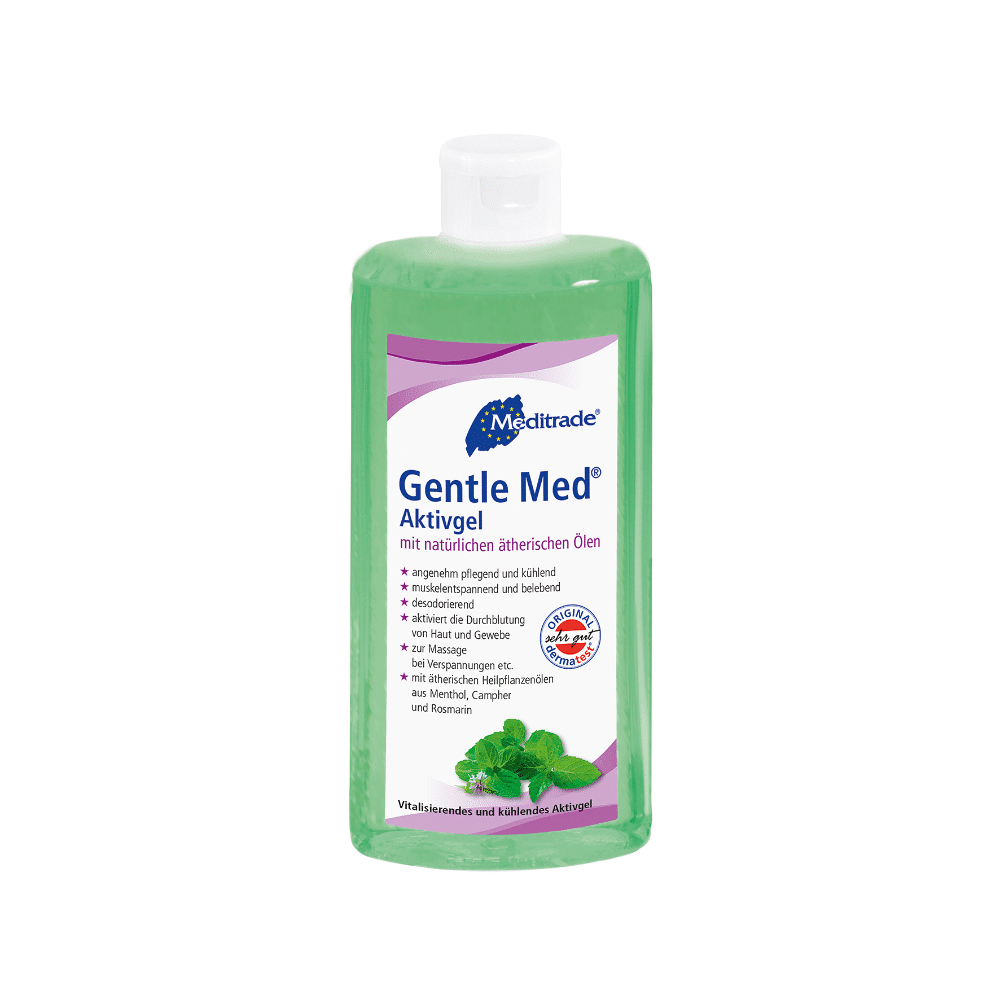 Butelka o pojemności 500 ml żelu Meditrade Gentle Med® firmy Meditrade GmbH, zawierająca chłodzący zielony żel wzbogacony naturalnymi olejkami eterycznymi, takimi jak mentol i rozmaryn. Niemiecka etykieta uzupełniona jest białym zamknięciem typu klapka.