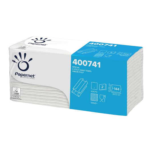 Ausgestellt ist eine Packung Papernet 400741 C-Falz Falthandtücher der Sofidel Germany GmbH mit einem blau-weißen Design und einem Handsymbol. Diese 2-lagigen Handtücher werden aus Frischzellstoff hergestellt, wobei jedes der 144 Blätter 23 x 32 cm misst.