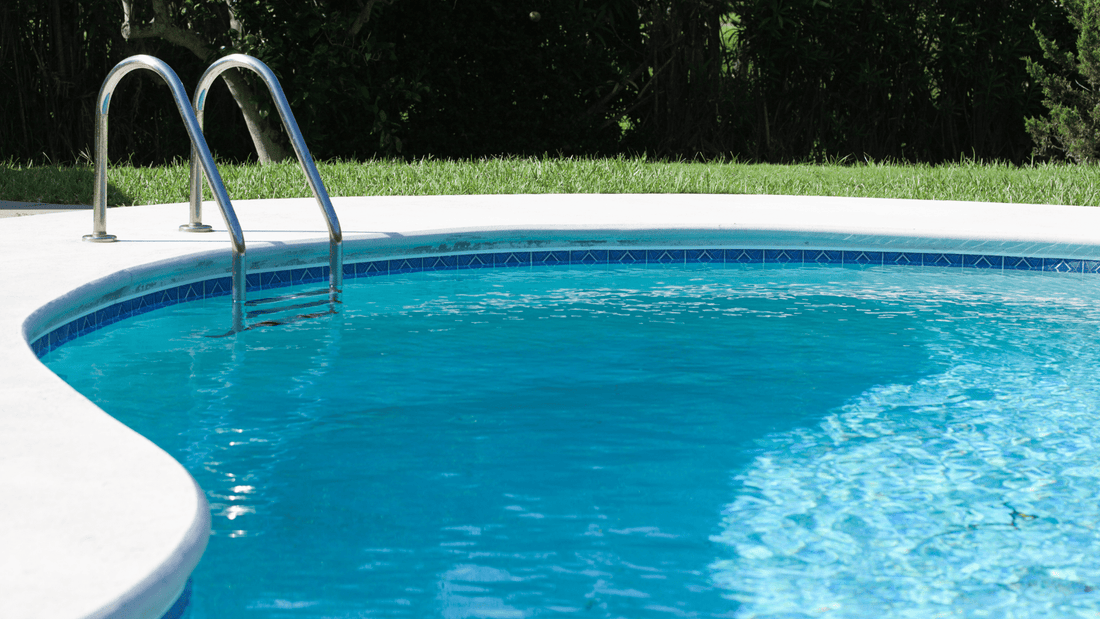Pool mit Poolleiter