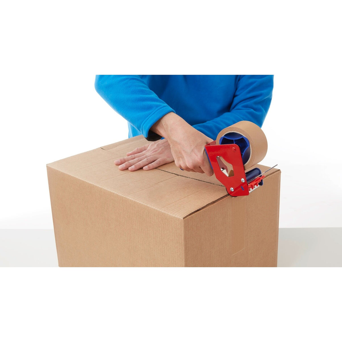 tesapack Packband Handabroller Economy – Anwendung