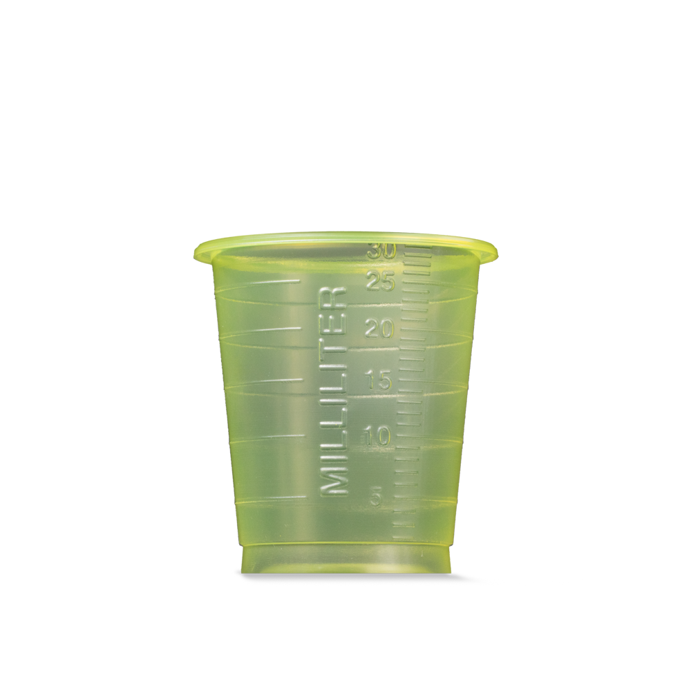 Ein transluzenter gelber MED COMFORT BASIC Einmal Medizinbecher der AMPri Handelsgesellschaft mbH, 30 ml Fassungsvermögen, mit Graduierungszeichen für den medizinischen Gebrauch, abgebildet auf einem schlichten weißen Hintergrund.