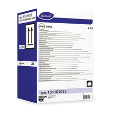 Prostokątne pudełko Diversey Suma Vario L3.8 płyn do zmywania z wybielaczem bez zapachu chloru (SKU 101101025) od Diversey Deutschland GmbH & Co. OHG pokazuje szczegóły produktu, kody kreskowe, czarne strzałki skierowane do góry i oznaczenia pojemności na biało-niebieskim tle.