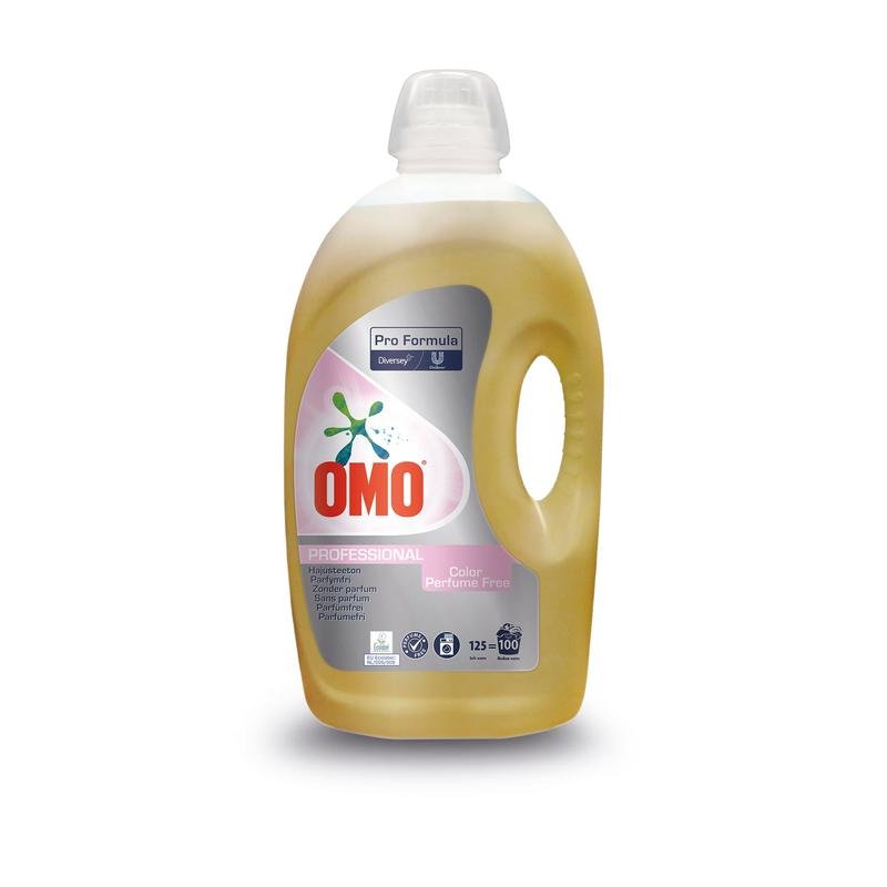 5-litrowa butelka Omo Pro Formula bez perfum, bezzapachowego detergentu od Diversey Deutschland GmbH & Co. OHG, idealnego do kolorowych tkanin i wrażliwej skóry, z uchwytem i opisanym białym tłem.
