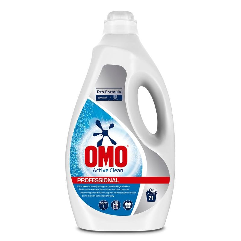 Biała 5L butelka Omo Professional Active Clean płynnego detergentu do prania od Diversey Deutschland GmbH & Co. OHG ma niebieską etykietę z napisem "Pro Formula", "Skuteczne usuwanie plam" oraz informacje w kilku językach; wystarcza na 71 prań.