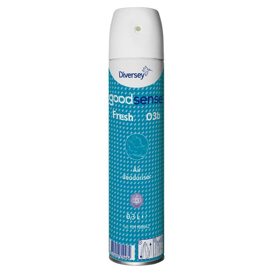 Eine hohe Aerosoldose mit der Aufschrift "Good Sense Fresh, Raumspray-Lufterfrischer und Geruchsneutralisierer | Dose (300 ml)" von Diversey Deutschland GmbH & Co. OHG, mit weißer Kappe, blau gemustertem Körper und Produktsymbolen am Boden.
