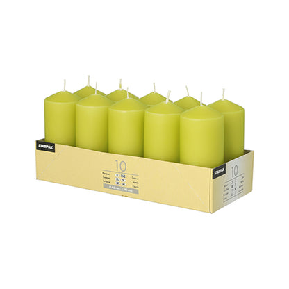 Taca kartonowa z napisem „Starpak 10 Stumpenkerzen Ø 40 mm · 90 mm” zawiera dziesięć żółtozielonych świec w dwóch rzędach po pięć sztuk. Każda świeca ma widoczny knot, oferuje długi czas palenia i tworzy romantyczną atmosferę. Marka: Starpak.