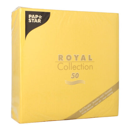 Eine gelbe Verpackung der PAPSTAR GmbH mit der Aufschrift "50 Servietten ROYAL Collection 1/4-Falz 40 x 40 cm gelb" enthält 50 Servietten mit goldenen und schwarzen Akzenten und Text in der unteren Ecke.