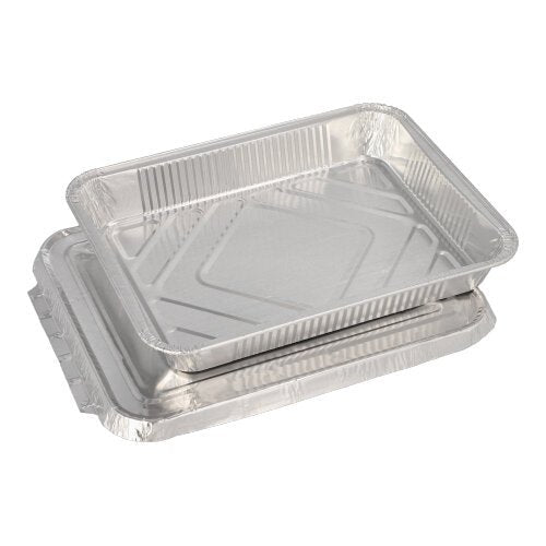 Dwa prostokątne pojemniki na posiłki Starpak 50 wraz z pokrywkami oraz aluminiowe tace firmy Starpak są ułożone w stos na prostym białym tle. Każda taca posiada podwyższone krawędzie oraz lekko teksturowaną powierzchnię, co sprawia, że idealnie nadaje się do wydawania posiłków w gastronomii.