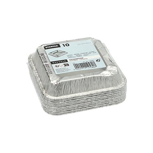 Stos 10 aluminiowych popielniczek Starpak (kwadratowe, 2,2x12,5x12,5 cm) jest oszczędnie zapakowany w folię termokurczliwą z etykietą produktu (marka, ilość, kod kreskowy i symbol recyklingu) – idealne jako praktyczne akcesorium dla palaczy.