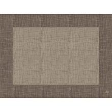 Minimalistyczny, geometryczny obraz przedstawia kwadratową, beżową powierzchnię z tkankową teksturą, która jest wyśrodkowana na ciemniejszym, brązowym tle i przypomina kratkowy design podkładek stołowych Dunicel 30 x 40 cm Linnea greige firmy Duni GmbH (100 sztuk).
