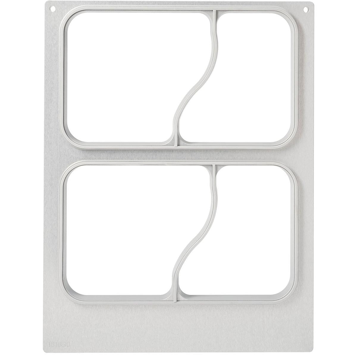 Kaseta DF15/25 2-Komp. f. PP/M BK Menüschale 1146 ml od Duni GmbH posiada dwie duże prostokątne przegrody z zaokrąglonymi ściankami działowymi, zaokrąglonymi narożnikami, szczotkowaną strukturą i dwoma otworami na śruby w górnych rogach - idealna do gastronomii lub cateringu.