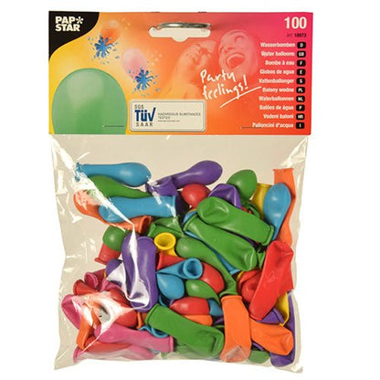 Przezroczysta plastikowa torebka, która PAPSTAR Spółka z ograniczoną odpowiedzialnością posiada 100 różnorodnych PAPSTAR Balony, idealne do tworzenia balonów z wodą. Napis „Party feelings!” stanowi zwieńczenie opakowania zawierającego balony w kolorach zielonym, niebieskim, pomarańczowym, fioletowym, różowym i żółtym – idealne na letnie imprezy.