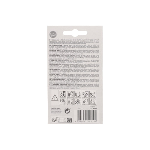 Tył Zahlenkerze PAPSTAR 7,3 cm biała z czerwonym brzegiem od PAPSTAR GmbH. Wielojęzyczny tekst, symbole bezpieczeństwa, symbole recyklingu, kod kreskowy. Idealna na jubileusze i urodziny. Zawiera ostrzeżenia dotyczące użytkowania i posiada otwór do zawieszenia na górze.