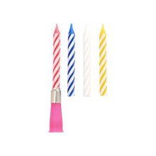 Muzyczna świeca PAPSTAR "Happy Birthday" (12 cm, kolorowa) od PAPSTAR GmbH jest dostarczana z zapasowymi świecami. Idealna na uroczysty tort urodzinowy i zawiera kolorową muzyczną świecę w opakowaniu blisterowym.
