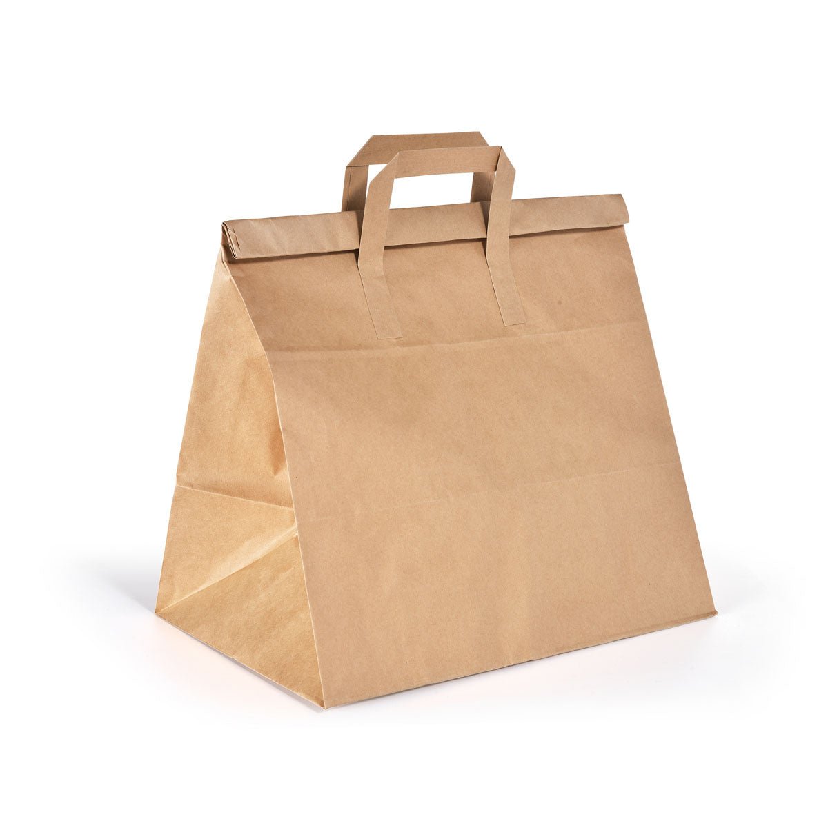 Duża torba BioPak Foldbag z brązowego papieru FSC 320x210x340 od Duni GmbH stoi pionowo na białym tle, z dwoma płaskimi uchwytami i złożonym wieczkiem w kształcie namiotu - idealne, ekologiczne torby papierowe. Opakowanie zawiera 250 sztuk.