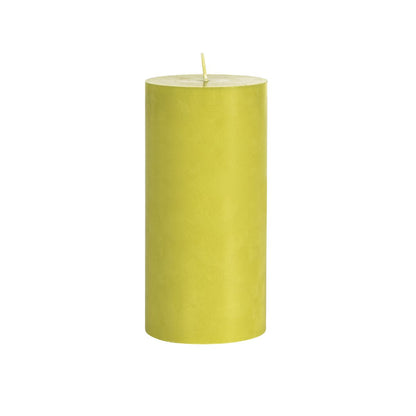 Świece stożkowe firmy Duni GmbH, wykonane w 100% ze stearyny, to wysokie świece cylindryczne (150 x 70 mm) z płaskim wierzchołkiem i wyśrodkowanym knotem – to przyjazna dla środowiska propozycja do Państwa domu, która pali się przez około 50 godzin.