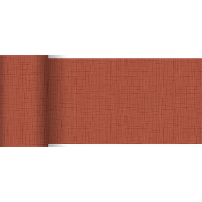 Der Duni GmbH Dunicel-Tischläufer (20 m x 15 cm) zeigt ein strukturiertes Kreuzschraffur-Muster in gedämpftem Rost oder Terrakotta, teilweise ausgerollt vor weißem Hintergrund - ideal als Tischdekoration.