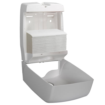 Biały dozownik ścienny z otwartym frontem pokazuje stos ręczników Scott® ESSENTIAL™ Interfold Białe Małe od Kimberly-Clark GmbH (15 klipsów x 340 arkuszy) wyraźnie wewnątrz.