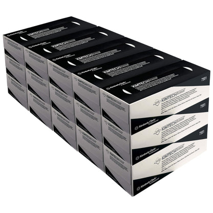 Cztery rzędy pudełek z precyzyjnymi chusteczkami Kimtech® Science firmy Kimberly-Clark GmbH, Duży, Biały (15 pudełek x 196 chusteczek) są ułożone jeden na drugim; każdy karton wyraźnie pokazuje markę i informacje o produkcie na opakowaniu.