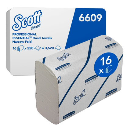 Opakowanie i stos ręczników Scott® - Narrow-Fold / Białe od Kimberly-Clark GmbH; 16 opakowań po 220 ręczników (łącznie 3.520) do higienicznego suszenia rąk. Białe opakowanie z niebieskim tekstem i brandingiem.