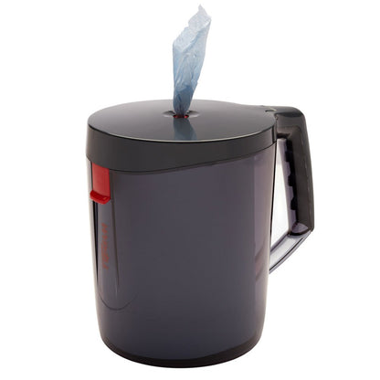 Dozownik WypAll® Reach™ Centrefeed od Kimberly-Clark GmbH to ciemnoszary pojemnik z tworzywa sztucznego z uchwytem i czerwoną blokadą, który bezpiecznie przyjmuje niebieskie ściereczki i wygodnie wydaje je przez otwór w pokrywie.