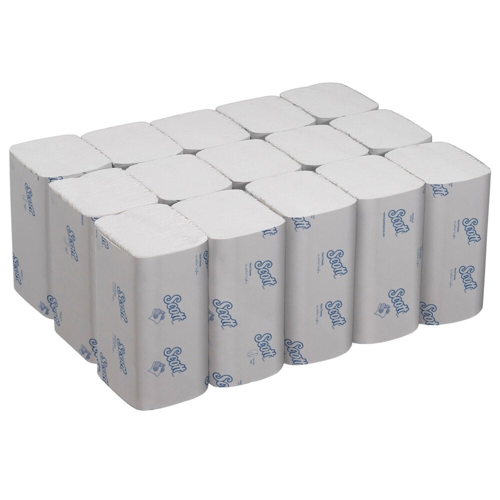 Stos białych ręczników Scott® ESSENTIAL™ Interfold (15 paczek x 340 arkuszy) od Kimberly-Clark GmbH, ułożony w czterech rzędach z niebieskim brandingiem Scott na opakowaniu.