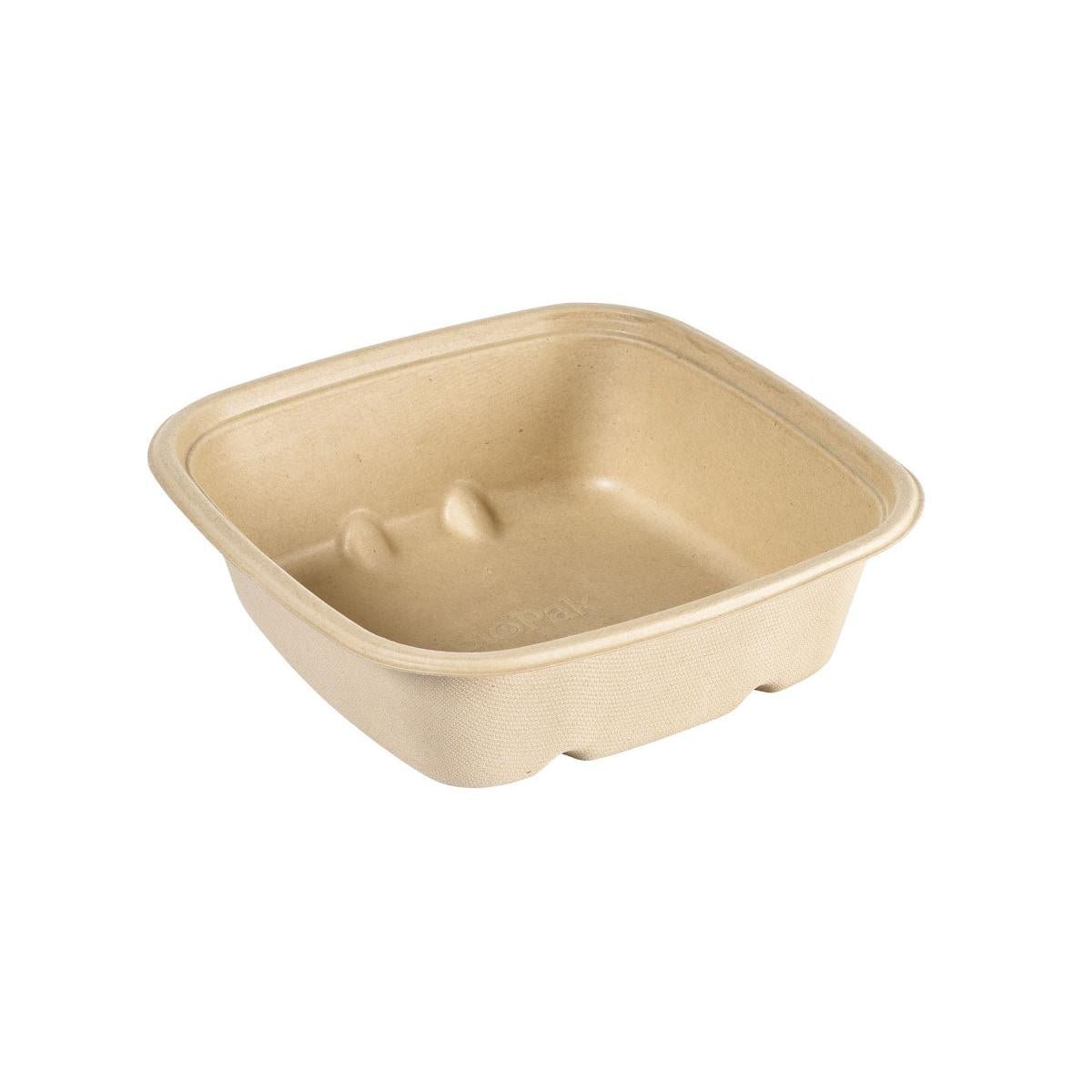 Die Cube Bowl 900 ml kwadratowa, niepowlekana, brązowa z bagassy od Duni GmbH (181x181x54 mm, opakowanie po 40 sztuk) wykonana jest z materiału biodegradowalnego i jest prezentowana pusta na białym tle.