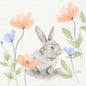 Akwafortowa ilustracja szarego królika z różowymi i niebieskimi kwiatami zdobi serwetki Bunny Bloom 33 cm 3-warstwowe 1/4-złożenie od Duni GmbH (250 sztuk), idealne jako urocza dekoracja stołu na Wielkanoc. Królik jest lekko skierowany w prawo.