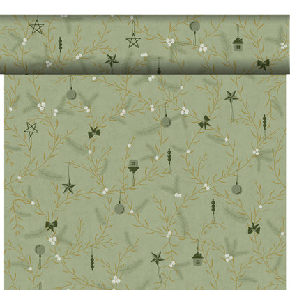 Eine Rolle grünes Geschenkpapier mit goldenen Zweigen, weißen Beeren, Tannennadeln und Ornamenten - perfekt zu kombinieren mit dem Bio-Dunicel-Tete a Tete 0,4x24m von Duni GmbH für eine umweltfreundliche Weihnachtsfeier.