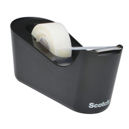Czarny dyspenser stołowy Scotch™ C18 z niewidzialną taśmą klejącą Scotch® Magic™ (1 rolka/opakowanie) firmy 3M Deutschland GmbH to idealne wyposażenie biurowe - z białym logo "Scotch" z przodu, doskonałe dla każdego stanowiska pracy.