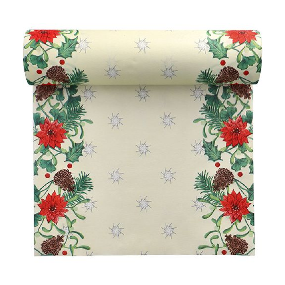 Ein Produkt der PAPSTAR GmbH, der Airlaid-Tischläufer „Winterly“ in einer 24 m x 40 cm großen Rolle, hat einen cremefarbenen Hintergrund, der an den Rändern mit Blumen- und Tannenzapfenmotiven geschmückt ist. Dieses Design ist vom Winterly Design inspiriert und enthält rote Blumen, grüne Blätter, Tannenzapfen und kleine Sterne, um ein einladendes, festliches Feiertagsthema zu schaffen.