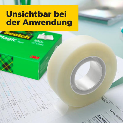 Rolka Scotch® Magic™ Invisible Tape od 3M Deutschland GmbH leży na dokumencie; w tle widać zielone opakowanie promocyjne z 24 rolkami (19 mm x 33 m). Żółty baner: "Niewidoczna przy aplikacji."