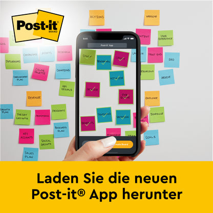 Ręka trzyma smartfon z aplikacją Post-it i pokazuje cyfrowe notatki. W tle na ścianie widać Post-it® Super Sticky samoprzylepny flipchart Meeting Chart 559P i neonowe notatki Meeting Notes firmy 3M Deutschland GmbH. Tekst: "Pobierz nową aplikację Post-it®.
