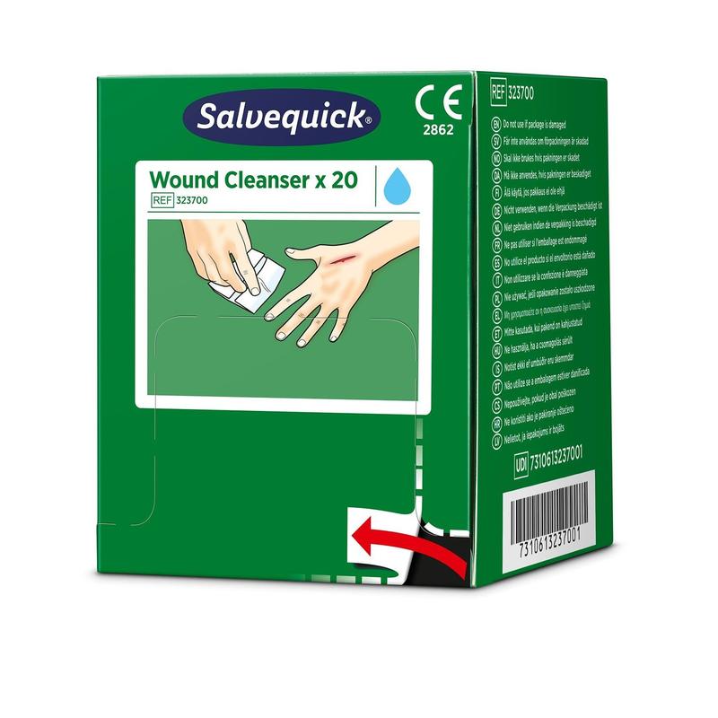 Zielone pudełko z Salvequick savett wundreiniger (0,9% NaCl, sterylny) 20 sztuk firmy Orkla Wound Care AB, z ilustracją rąk czyszczących ranę, widocznymi szczegółami produktu i kodem kreskowym na opakowaniu.