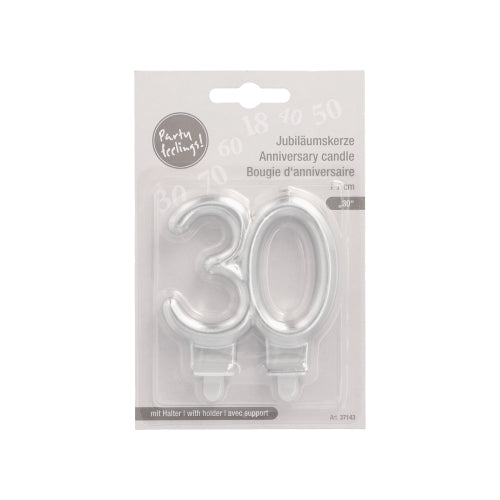 Ein Paket der PAPSTAR GmbH enthält zwei Jubiläumskerzen mit Halter (7 cm, silber) in der Form "30" für Jubiläen, mit mehrsprachiger Verpackung und einer durchsichtigen Kunststoffhülle zur einfachen Verwendung.