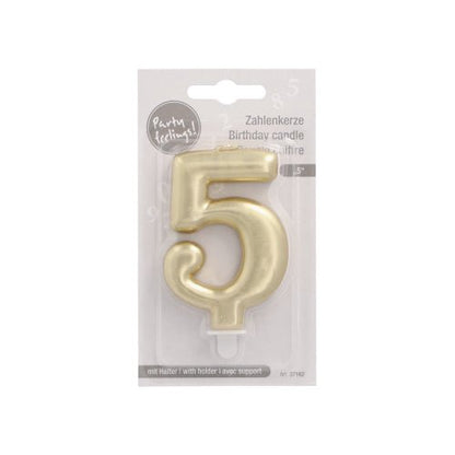 Złota świeczka cyfrowa PAPSTAR z uchwytem (7 cm) w plastikowym opakowaniu, opisana po niemiecku i angielsku, idealna jako dekoracja tortu. Z logo marki PAPSTAR GmbH w lewym górnym rogu.