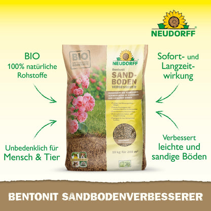 Worek 10 kg Neudorff Shop Bentonit SandbodenVerbesserer stoi pionowo na jasnej powierzchni. Opakowanie ozdobione jest różowymi różami i informacjami o produkcie, które podkreślają minerały ilaste do magazynowania składników odżywczych i poprawy piaszczystej gleby.