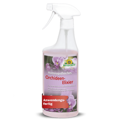 Biała butelka z rozpylaczem z przyciskiem z napisem "Homeopatyczny eliksir do orchidei" do pielęgnacji orchidei jest ozdobiona różowymi orchideami i logo sklepu Neudorff nad etykietą, które identyfikuje produkt jako środek do pielęgnacji roślin.