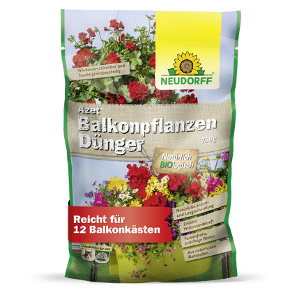 Azet BalkonpflanzenDünger od Neudorff Shop jest dostępny w 750g torbie z obrazkami letnich kwiatów, jest biologiczny i wystarcza na do 12 skrzynek balkonowych.