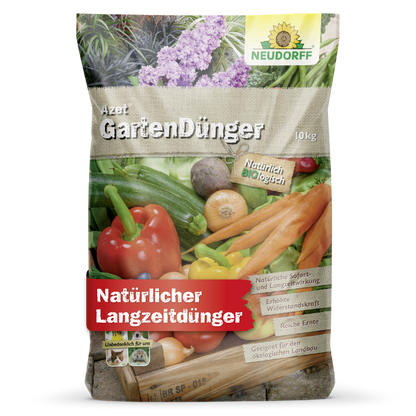 Ein 10-kg-Sack Neudorff Shop Azet GartenDünger mit Bildern von Gemüse und Kräutern und einem Text, der die organische, lang anhaltende Formel hervorhebt - perfekt zum Düngen Ihrer Pflanzen.