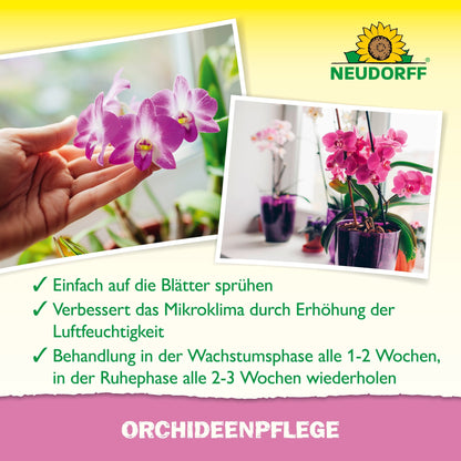 Ręka spryskuje orchideę produktem OrchideenPflege od Neudorff Shop. Niemiecki tekst zaleca regularne spryskiwanie tym produktem jako pomoc w pielęgnacji roślin, aby zwiększyć wilgotność powietrza i wspierać zdrowie orchidei. Na zdjęciu widać orchideę w tle.