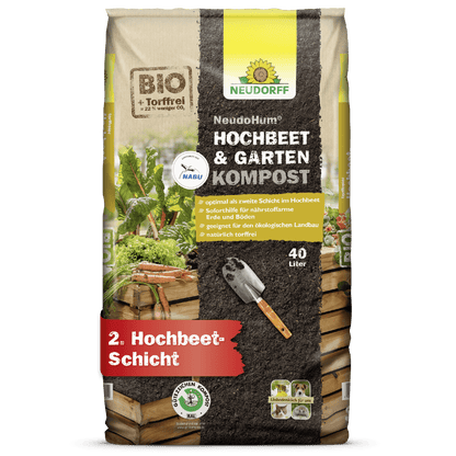 Worek 40-litrowy NeudoHum Hochbeet- & GartenKompost z Neudorff Shop - biologiczny, bez torfu kompost do podwyższonych grządek lub ogrodów, z warzywami i kielnią na przedniej stronie.