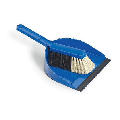 Die Nölle Profi Brush Kehrgarnitur Qualitätsmischung von Nölle Profi Brush Bürsten- & Pinseltechnik e.K. besteht aus einer blauen Kehrschaufel mit passendem Stiel und einer kleinen Bürste mit schwarzen und weißen Borsten, die auf weißem Hintergrund abgebildet sind.