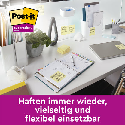 Ein modern eingerichteter Schreibtisch mit Büromaterial, Laptop, Planer und mehreren Post-it® Super Sticky Notes (Gelb, 76mm x 127mm) der 3M Deutschland GmbH. Der deutsche Text unten hebt ihre Vielseitigkeit und Flexibilität hervor.