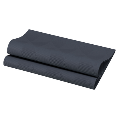 Złożona serwetka w ciemnoszarym kolorze z subtelnym geometrycznym wzorem od Duni GmbH emanuje elegancją dzięki swojemu lśniącemu wyglądowi.