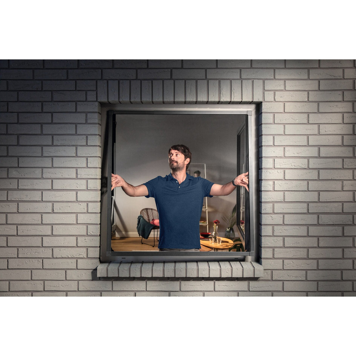 tesa FALT Faltbarer Aluminiumrahmen, teleskopierbar, für Fenster, 140 x 140 cm, weiß – Anwendung